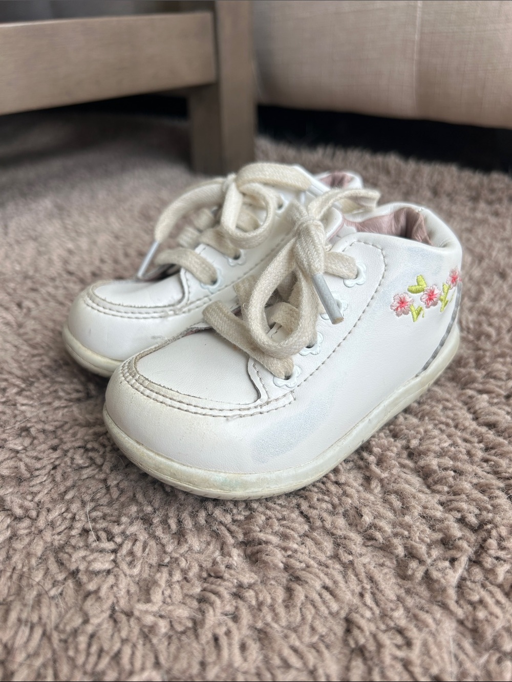 Kids White Floral Accent Lace-Up Shoes